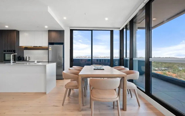Stylish City-view Apartment With Amenities