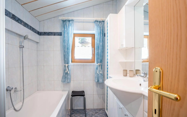 Apartment in Bramberg am Wildkogel near Badesee Hollersbach
