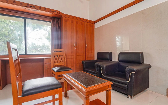 Fabhotel Skyry I