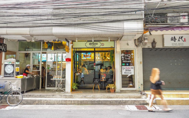 HQ hostel Silom вид на фасад