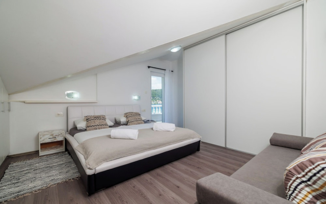 Apartments Mirjana T