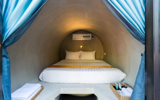 White Rabbit Hostel - Adults Only