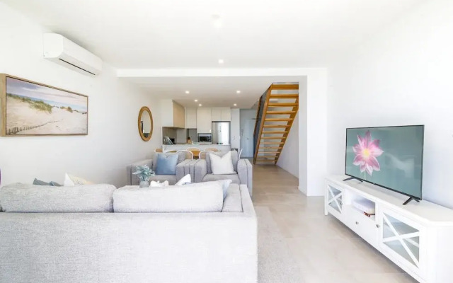 Superb 2-bed Apartment With Scenic Bay Views