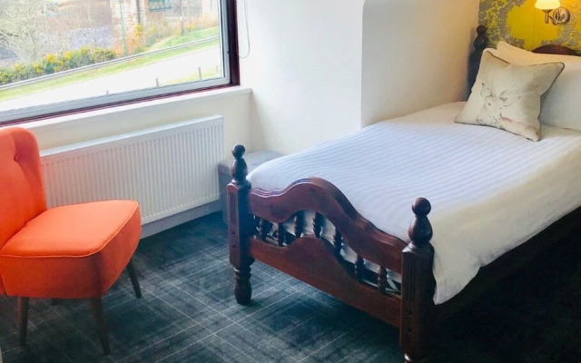 Invershin Hotel Bunkhouse & Bar