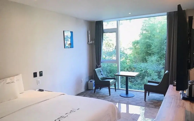 Hotel the L
