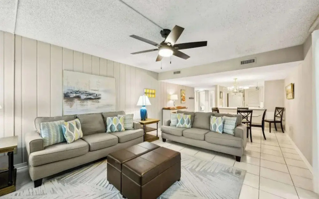 2070 Beachwood