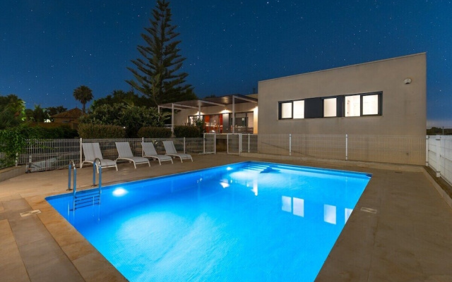 Sunshine Villa by Fidalsa