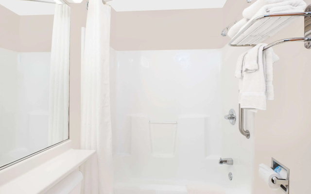 Microtel Inn & Suites by Wyndham Colfax/Newton