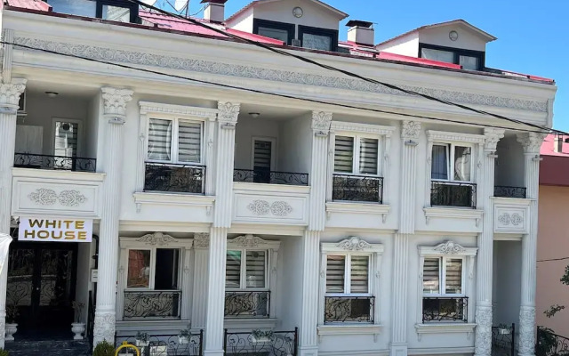 White House Apart