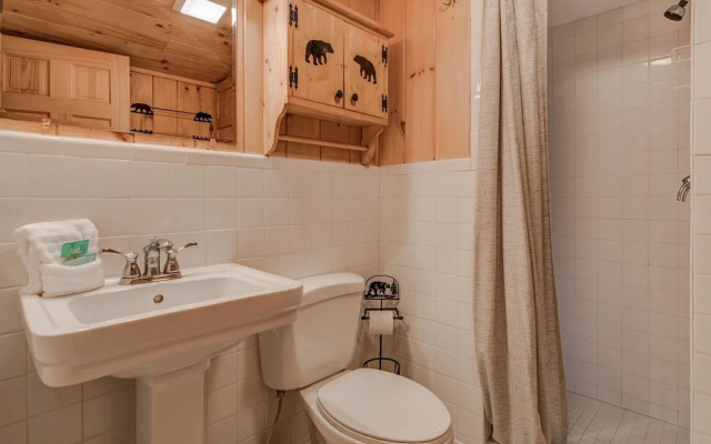 Treehouse Falls - 2 Br Home