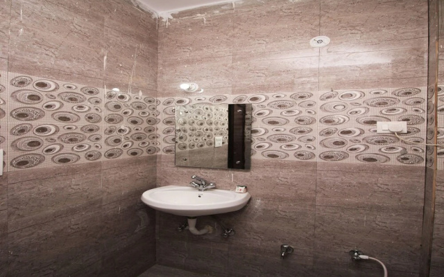 RN 32 by OYO Rooms