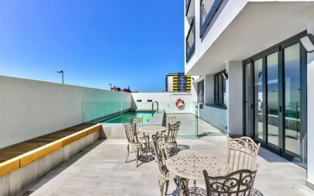 Arty Modern Design Studio with Balcony and Pool