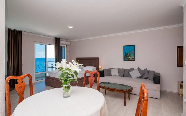 Open Sea Apartments
