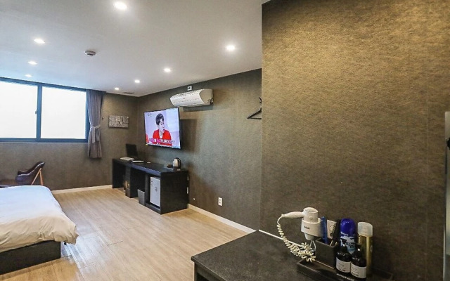 Louis Hotel