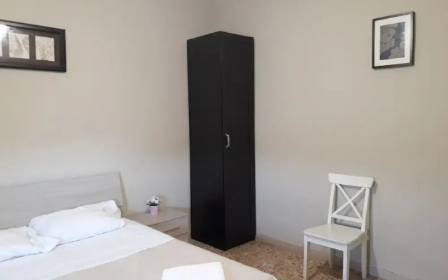 48 airport budget rooms