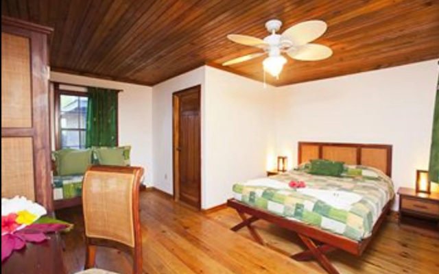 Las Rocas Resort And Dive Center