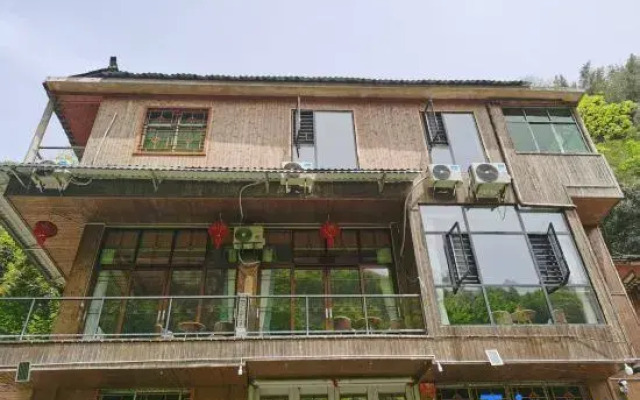 Guichun Homestay (Dehang Miao Village)