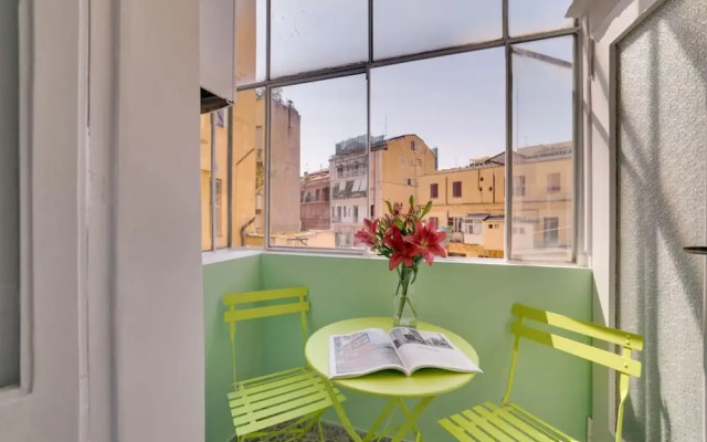 Lovely 2 bed Flat in Front of the Colosseum!