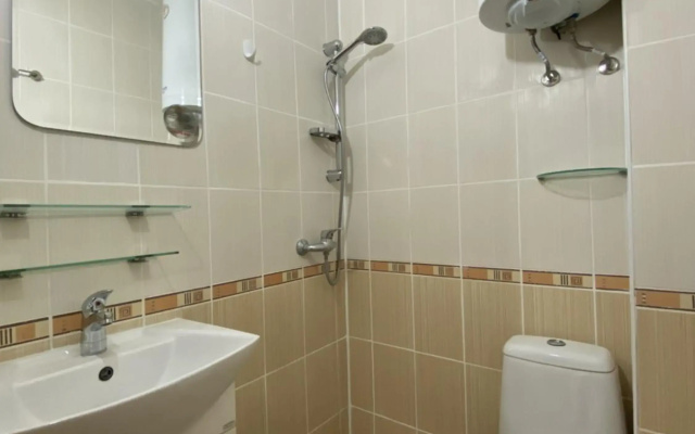 Sunny Central Apartment with TV & Wi-Fi