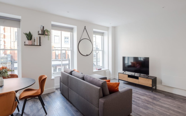 Flirty Chambers - Fitzrovia - by Frankie Says