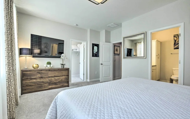 Tasteful Durham Townhome - 6 Mi to Downtown!