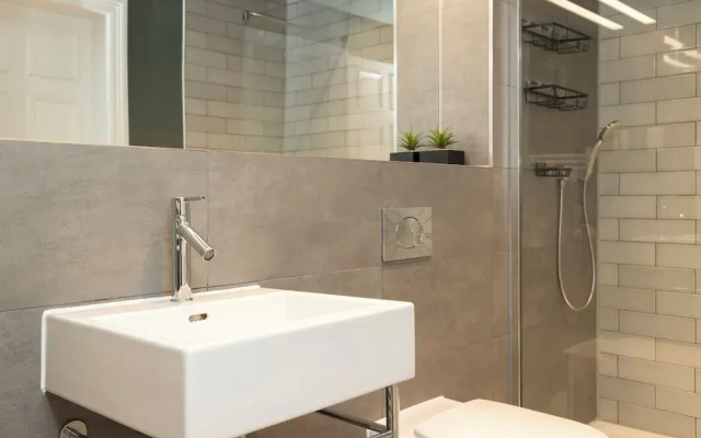 JOIVY Apartments - 5* Central Georgian Apartment (2 Bed)