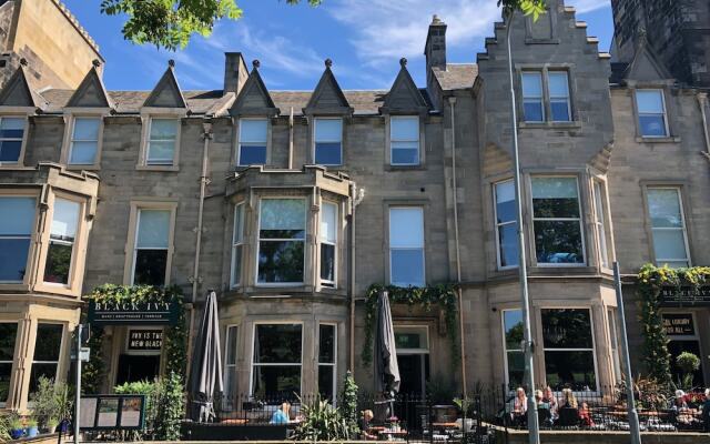 Black Ivy Hotel вид на фасад