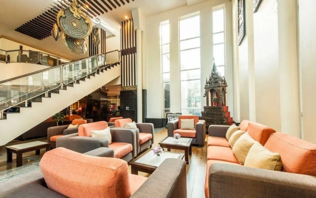 Pinnacle Lumpini Park Hotel