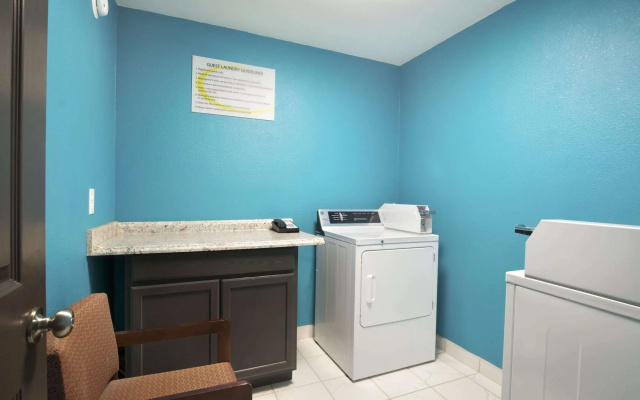 Super 8 by Wyndham Ardmore