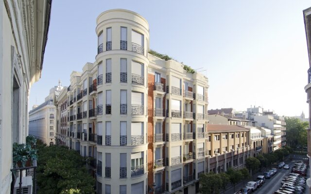 Отель Apartamento Paseo del Prado II Мадрид вид на фасад