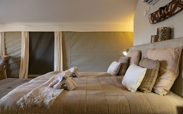 Nyati Safari Lodge