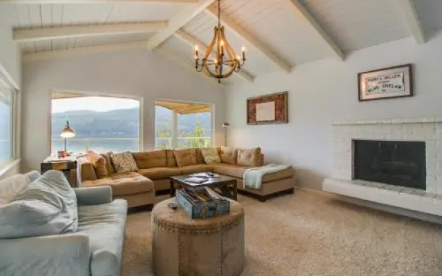 Lakefront Getaway