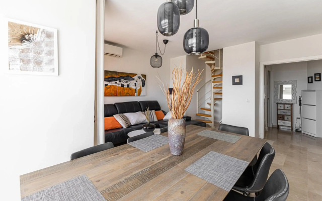 3 bedroom apartment with private rooftop terrace