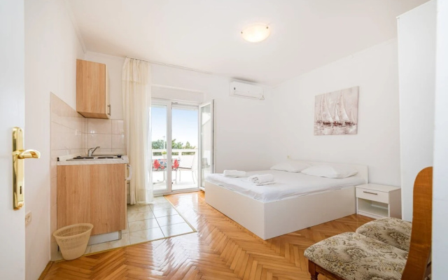 Studio Apartments Near Center 4