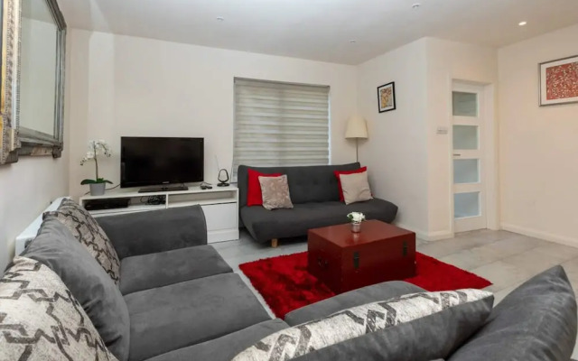 Bright & Contemporary 1bedroom Annexe - Herne Hill!
