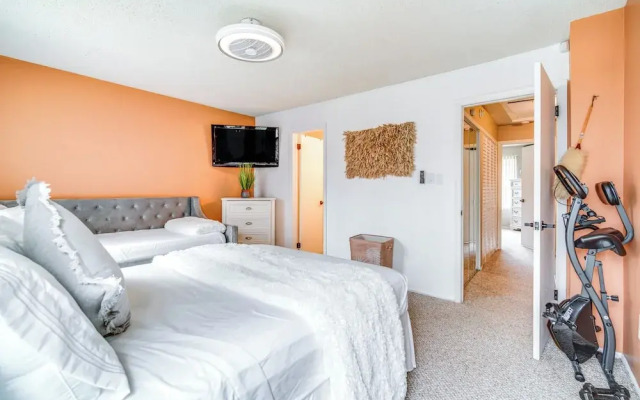 Galloway Townhome w/ Private Deck: Near Casinos!