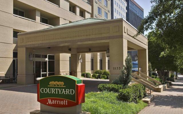 Отель Courtyard Arlington Rosslyn вид на фасад