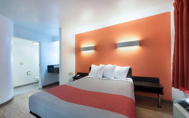 Motel 6 Dallas, TX - Northeast