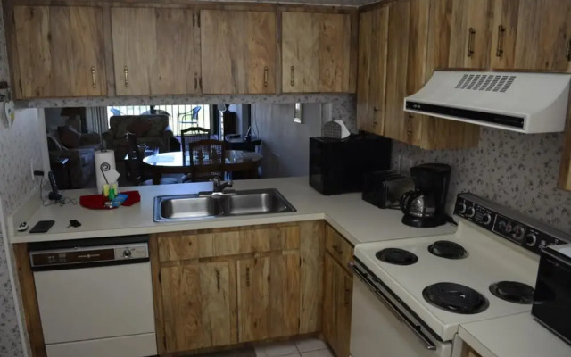Beautiful 2 Bedroom 2 Bath Condominium