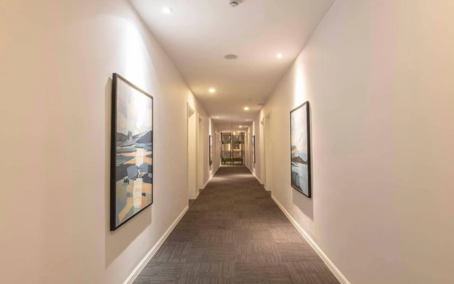 Len Hotel