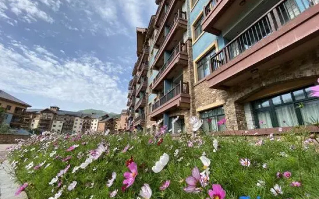 Ski and Suites at Thaiwoo Resort