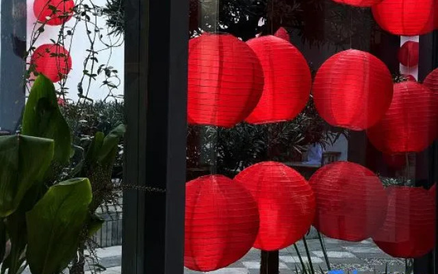 Emei Mountain and Courtyard. Jingzhu Shiguang Hot Spring Hotel