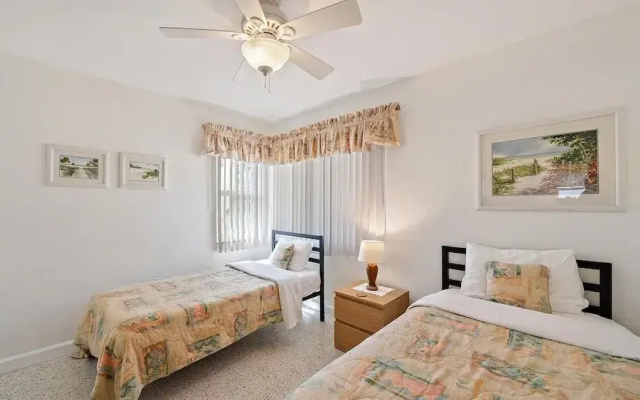 Siesta Treasure #4 2 Bedroom Condo