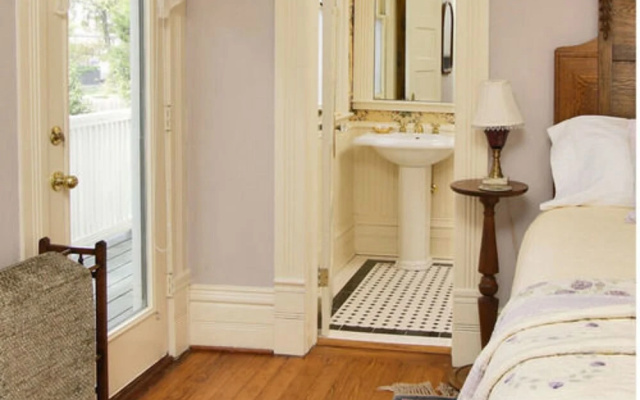 Corinthian Bed  Breakfast