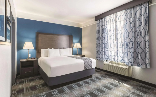 Platinum Inn & Suites Webster