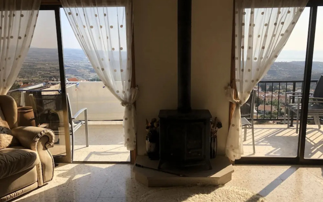 Inviting 2-bed Apartment in Pissouri- Ti Thea