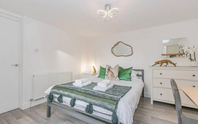 Oxford City Centre apartment with parking!