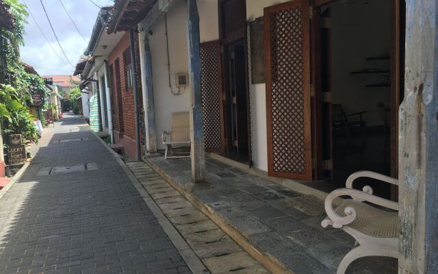 Отель Small House Boutique Guest House вид на фасад
