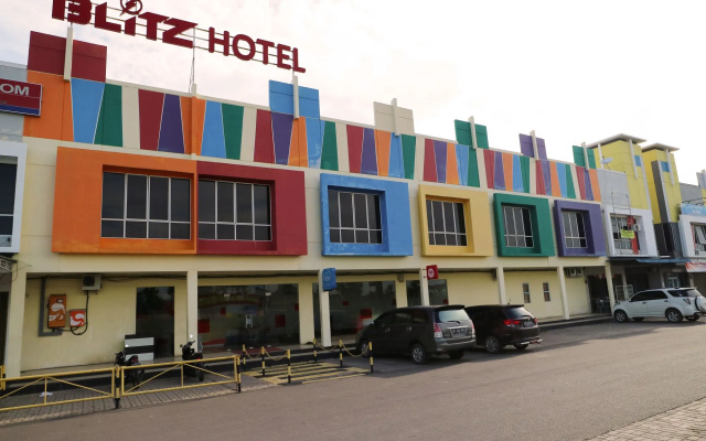 Blitz Hotel Batam Near Sultan Mahmud Ri'ayat Shah Mosque