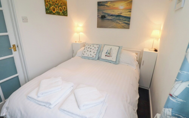 51 Longstone Park